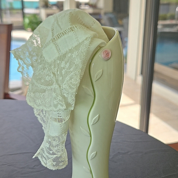 Handmade Antique Lace and Drawn-Thread Handkerchief - Picture 2 of 9